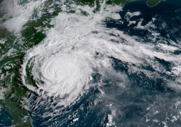 Especialista diz que mudança climática está aumentando a incidência de furacões no planeta