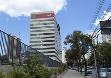 TJMG julga ação que pode exonerar 12 mil servidores em Minas