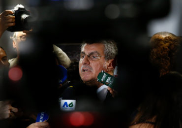 'Governo tem que falar a verdade, não mistificar', diz Jucá sobre reforma