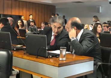 Projeto no Senado pode salvar 13º dos servidores de Minas