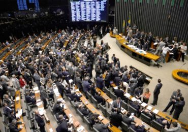 Governo tenta barrar reajuste de servidores