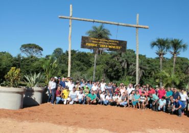 IEF promove plantio de 1200 mudas nativas em parque ecológico de Unaí