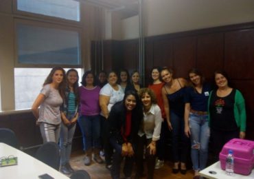 Sindsema promove curso de automaquiagem em homenagem ao Dia das Mães