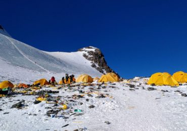 O Everest, um lixão no teto do mundo