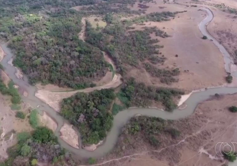 Delegacia do Meio Ambiente anuncia mudança no curso do Rio Vermelho para evitar danos ambientais, em Goiás
