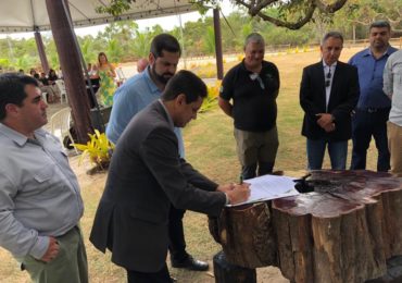 Hope assina contrato para prestar serviços no Pau Brasil