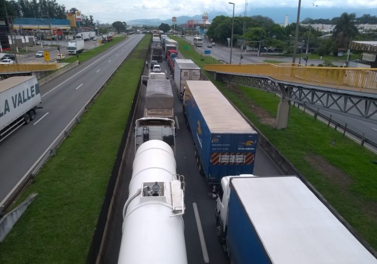 Limite mais duro para emissões em caminhões e ônibus valerá a partir de 2022