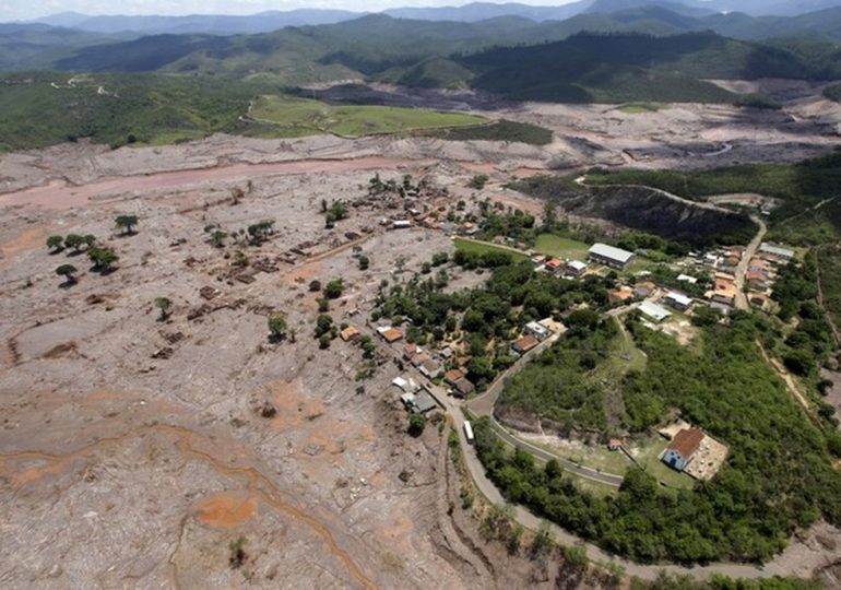 Renova condiciona pagamento a cidades atingidas por tragédia da Samarco a retirada de ações na justiça