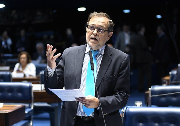 Senado aprova criação de usinas eólicas e solares no mar