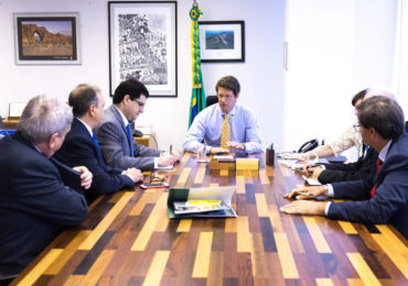 Ministério do Meio Ambiente suspende contratos e parcerias com ONGs