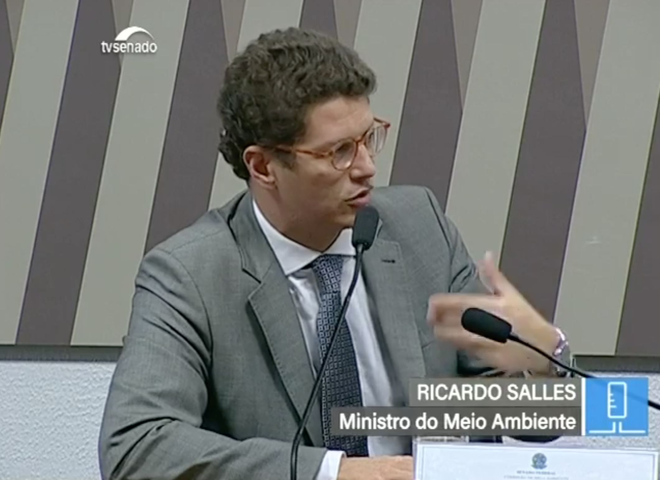 O ministro Ricardo Salles esclarece diretrizes prioritária para o Meio Ambiente