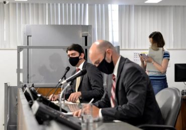 Deputados restringem taxação de inativos e alteram pedágio proposto por Zema