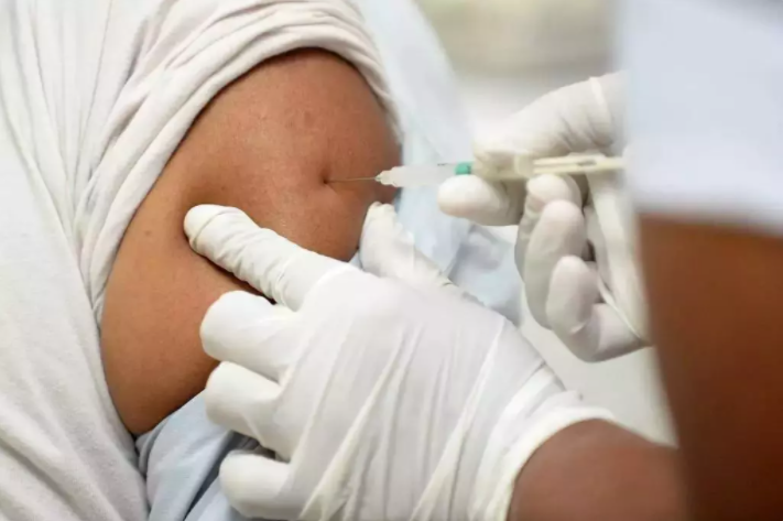 No ritmo atual, MG levaria mais de 5 anos para vacinar população contra a Covid
