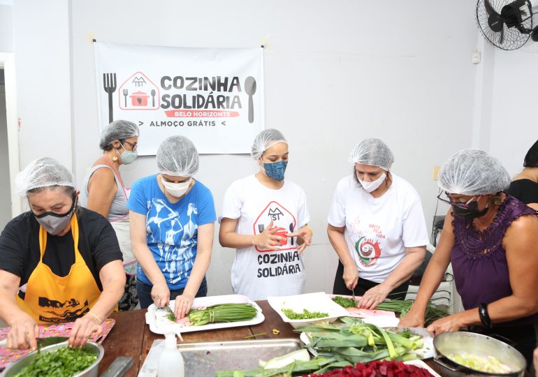 'Cozinha Solidária': ação distribui 2 mil refeições para famílias de BH