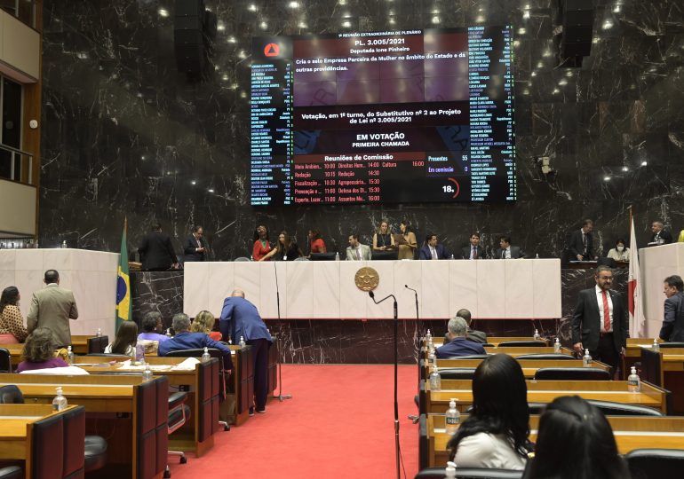 No dia da mulher, parlamentares conservadores travam votação de projeto sobre violência política