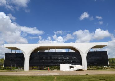 Após pressão, governo recua em resolução que removia carga horária diferenciada para pais de pessoas com deficiência