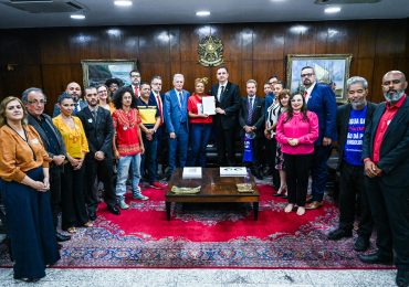 Sindsema participa de reunião com presidente do Senado para discutir alternativas ao RRF