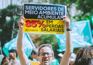 SERVIDORES DO SISEMA REALIZAM MANIFESTAÇÃO HISTÓRICA